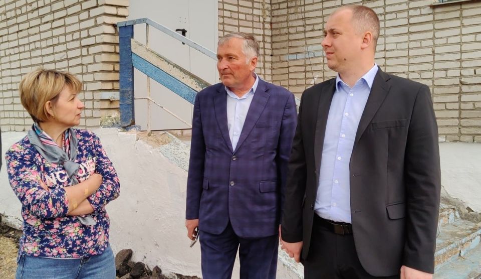 Продолжаем приводить в порядок территории детских садов Продолжаем приводить в порядок территории детских садов