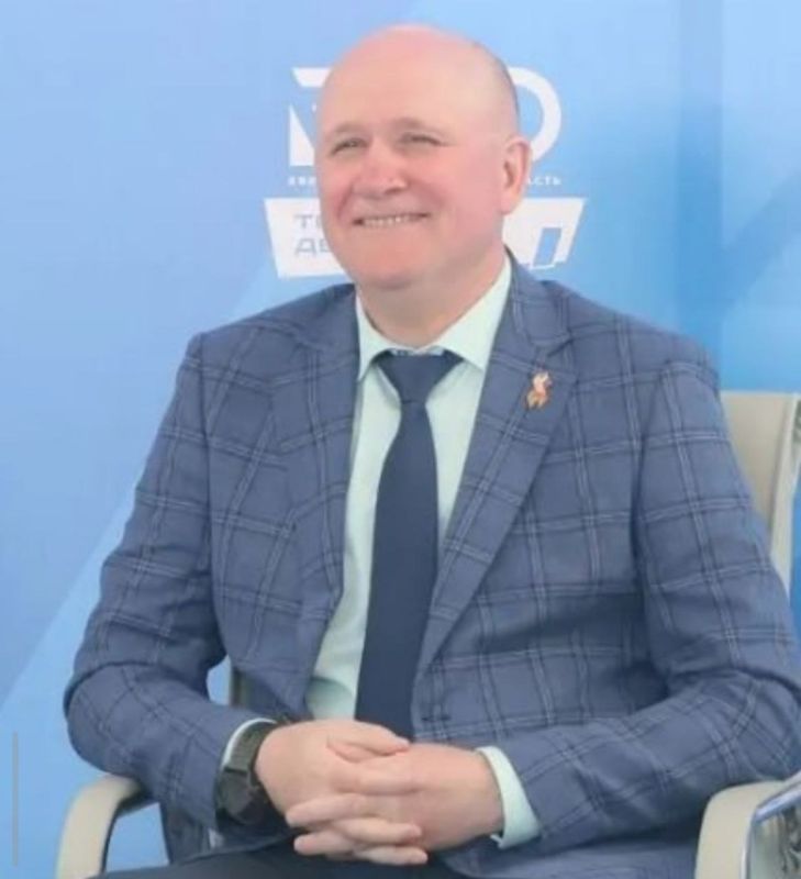 Кстати, в президиуме, рядом с губернаторшей, сиял от счастья действующий начальник УМВД Александр Добровольский