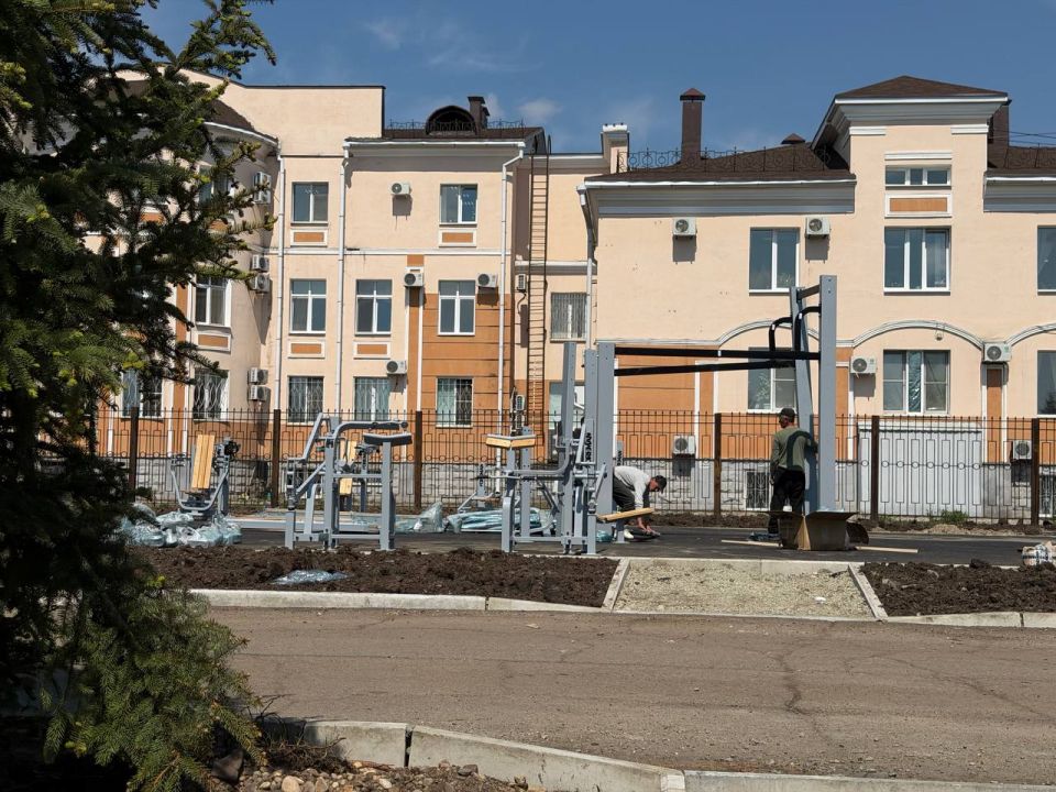 Спортивную площадку строят в Биробиджане