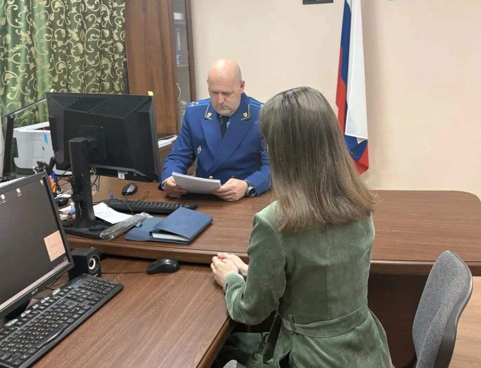 Прокурор в судебном порядке защитил трудовые права работника и взыскал в его пользу невыплаченную заработную плату, компенсацию морального вреда Прокурор в судебном порядке защитил трудовые права работника и взыскал в его пользу невыплаченную заработную плату, компенсацию морального вреда