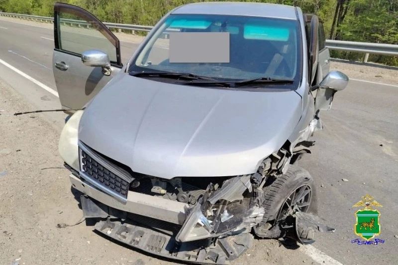 В Облученском районе автоледи не справилась с управлением и наехала на дорожное ограждение