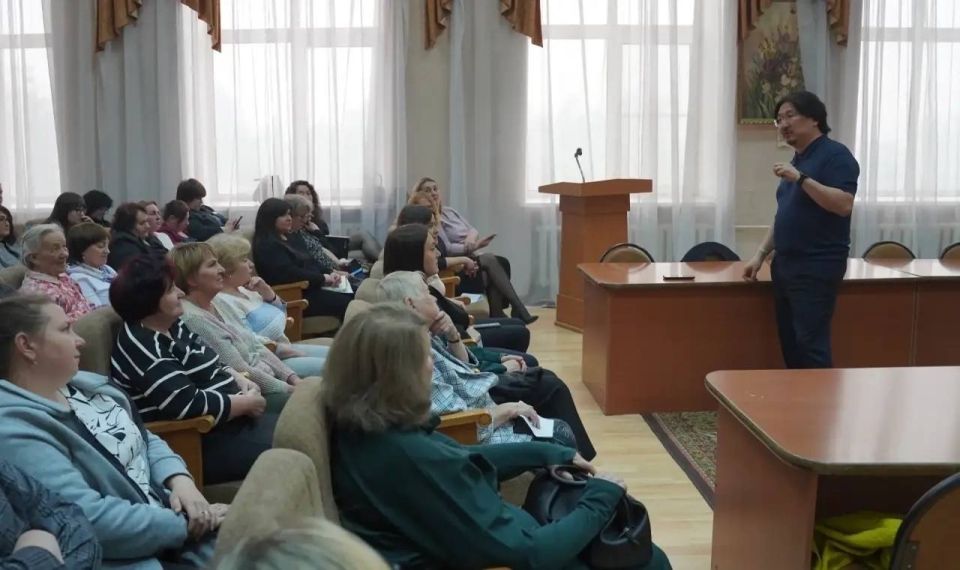 Вопросы развития здравоохранения стали главной темой встречи жителей Биробиджанского и Смидовичского районов с Бадмой Башанкаевым, хирургом-онкологом, депутатом Государственной Думы, федеральным координатором направления... Вопросы развития здравоохранения стали главной темой встречи жителей Биробиджанского и Смидовичского районов с Бадмой Башанкаевым, хирургом-онкологом, депутатом Государственной Думы, федеральным координатором направления...
