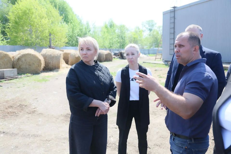 Мария Костюк: Во ходе рабочей поездки в Биробиджанский район вместе с главой муниципалитета Еленой Владимировной Федоренковой посетили сельскохозяйственный кооператив Альберта Ивакина Мария Костюк: Во ходе рабочей поездки в Биробиджанский район вместе с главой муниципалитета Еленой Владимировной Федоренковой посетили сельскохозяйственный кооператив Альберта Ивакина