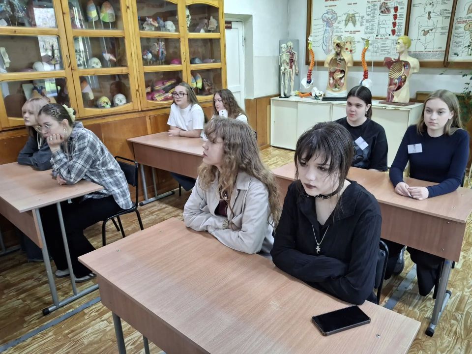 Десятиклассницы гимназии №1 прошли обучение в рамках проекта «К себе нежно» Десятиклассницы гимназии №1 прошли обучение в рамках проекта «К себе нежно»