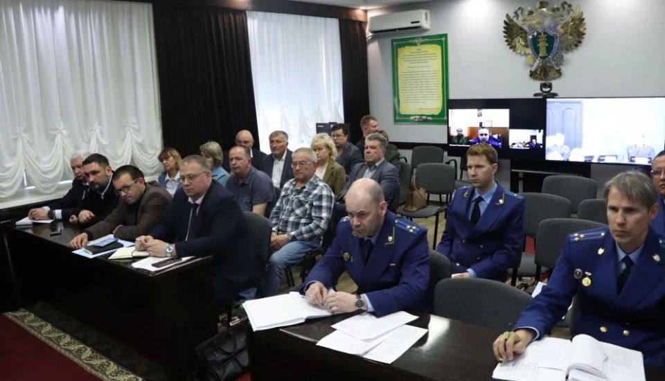 Сегодня, 22 мая 2026 года, под председательством прокурора Еврейской автономной области Дмитрия Седых состоялось заседание межведомственной рабочей группы, на котором обсудили вопросы обеспечения законности при реализации в... Сегодня, 22 мая 2026 года, под председательством прокурора Еврейской автономной области Дмитрия Седых состоялось заседание межведомственной рабочей группы, на котором обсудили вопросы обеспечения законности при реализации в...