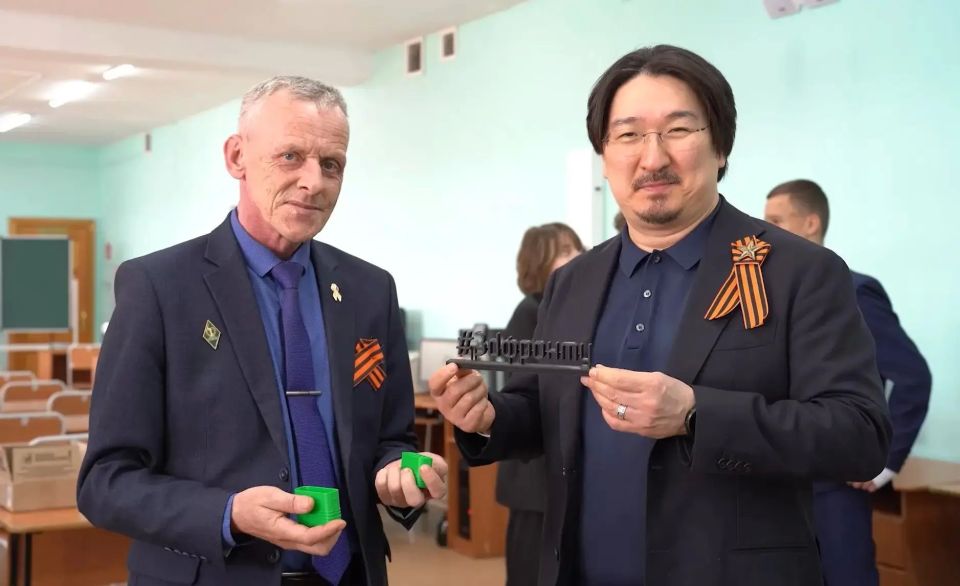 «Ребята помогают спасать жизни бойцов»: Бадма Башанкаев посетил 3D-лабораторию в ЕАО «Ребята помогают спасать жизни бойцов»: Бадма Башанкаев посетил 3D-лабораторию в ЕАО