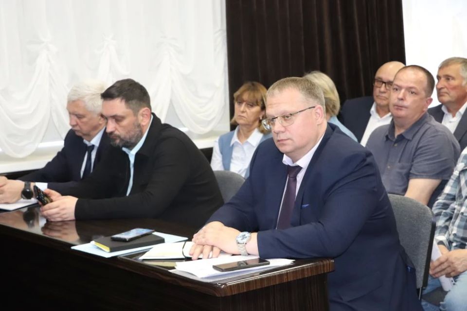 Сегодня, 22 мая 2026 года, под председательством прокурора Еврейской автономной области Дмитрия Седых состоялось заседание межведомственной рабочей группы, на котором обсудили вопросы обеспечения законности при реализации в... Сегодня, 22 мая 2026 года, под председательством прокурора Еврейской автономной области Дмитрия Седых состоялось заседание межведомственной рабочей группы, на котором обсудили вопросы обеспечения законности при реализации в...