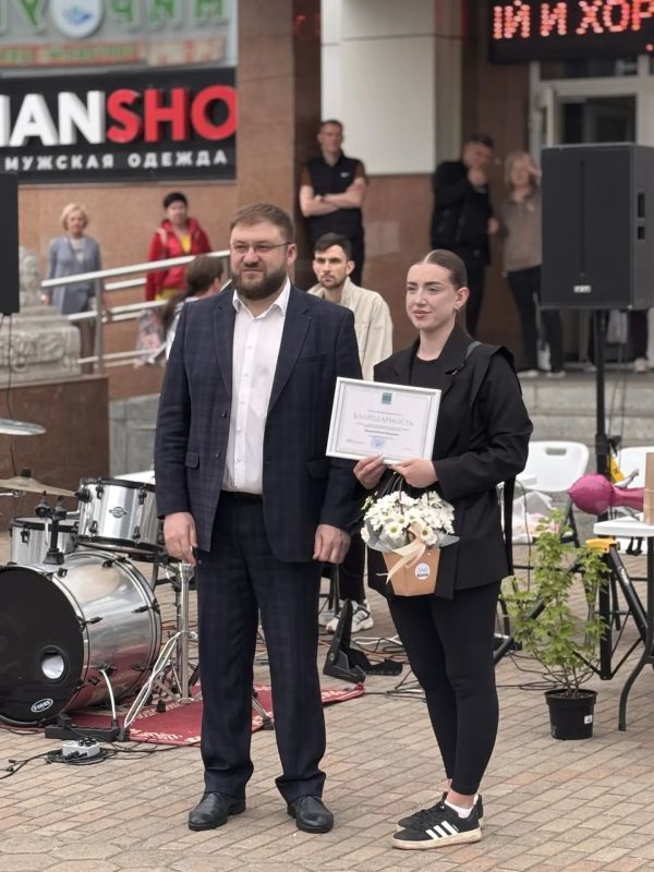Открыл сегодня на Арбате Биробиджана 10-ую юбилейную ярмарку «Сделано в ЕАО» Открыл сегодня на Арбате Биробиджана 10-ую юбилейную ярмарку «Сделано в ЕАО»