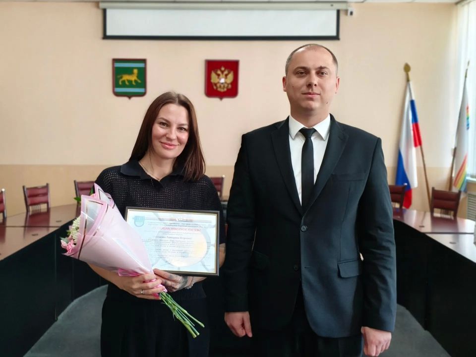 В День российского предпринимательства в мэрии Биробиджана чествовали тех, кто создает экономику города В День российского предпринимательства в мэрии Биробиджана чествовали тех, кто создает экономику города
