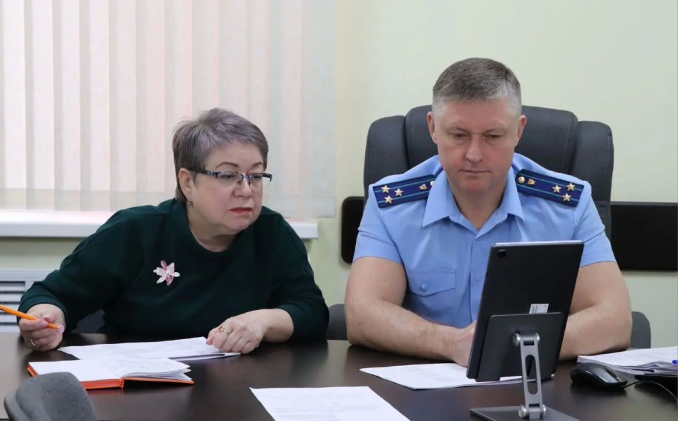 В преддверии Дня защиты детей заместитель прокурора области Павел Погоняев провел прием граждан