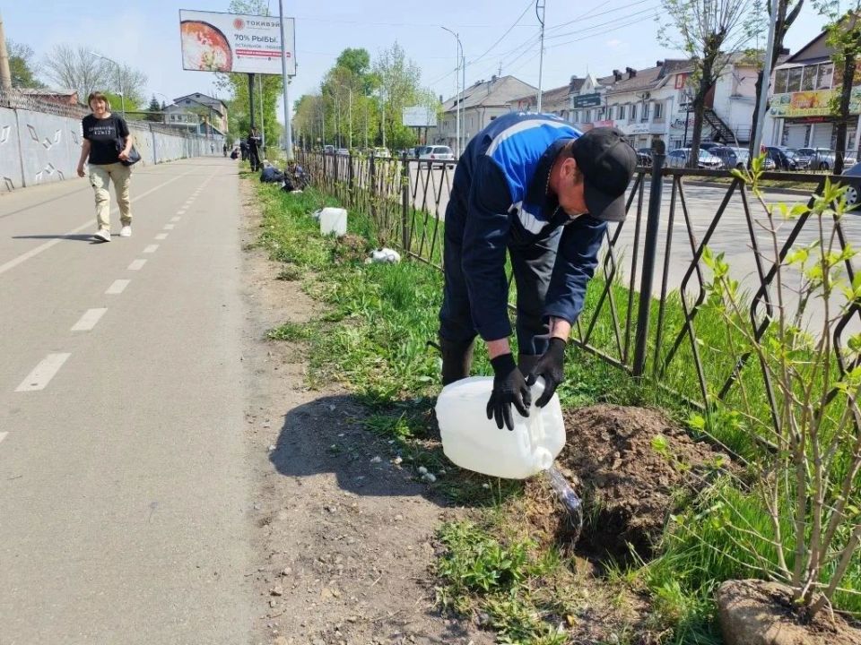 "Нить поколений"(0+) продолжается: сотрудники ТЭЦ Биробиджана высадили сирень памяти "Нить поколений"(0+) продолжается: сотрудники ТЭЦ Биробиджана высадили сирень памяти