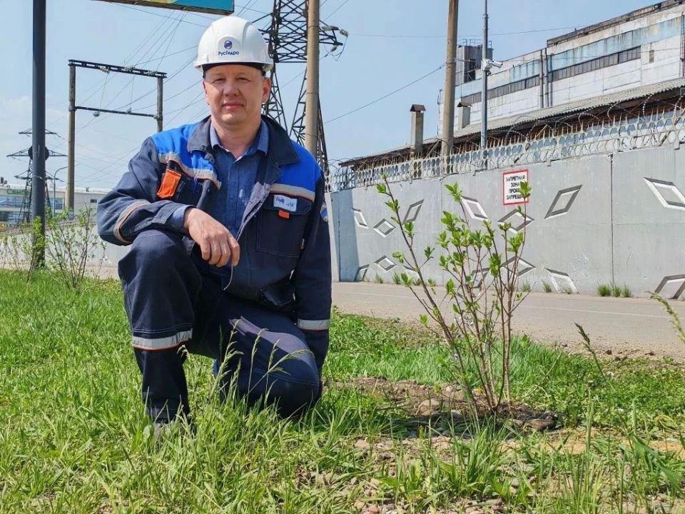"Нить поколений"(0+) продолжается: сотрудники ТЭЦ Биробиджана высадили сирень памяти "Нить поколений"(0+) продолжается: сотрудники ТЭЦ Биробиджана высадили сирень памяти