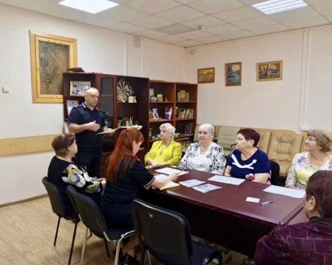 В Центре общения старшего поколения полицейские и общественники провели профилактическое мероприятие В Центре общения старшего поколения полицейские и общественники провели профилактическое мероприятие