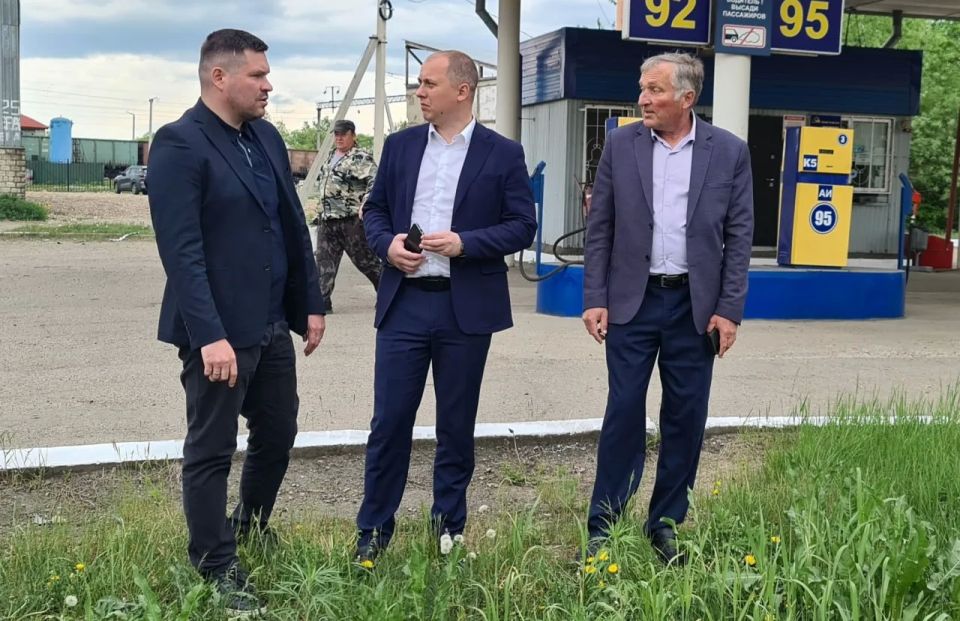 #Пообращениямгорожан. Депутату Городской Думы Кириллу Алексеевичу Девятко поступил запрос, касающийся ремонта дороги по ул. Миллера Сегодня вместе с Кириллом Алексеевичем и исполняющим обязанности первого заместителя главы... #Пообращениямгорожан. Депутату Городской Думы Кириллу Алексеевичу Девятко поступил запрос, касающийся ремонта дороги по ул. Миллера Сегодня вместе с Кириллом Алексеевичем и исполняющим обязанности первого заместителя главы...