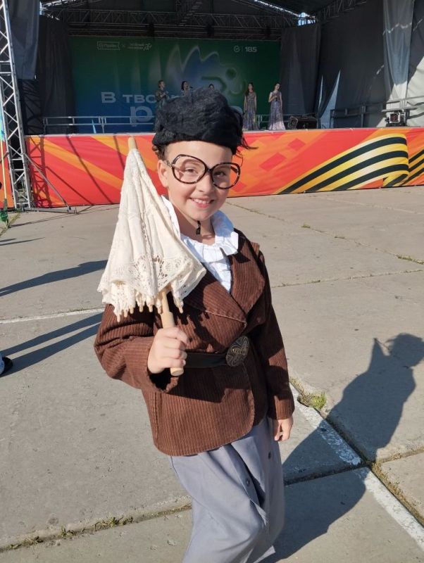 Солнышко, лёгкий ветерок, звуки музыки и детского смеха Солнышко, лёгкий ветерок, звуки музыки и детского смеха