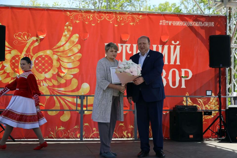 Депутаты поздравили жителей Птичника с Днем рождения села Депутаты поздравили жителей Птичника с Днем рождения села