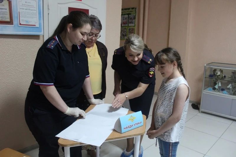 В День защиты детей полицейские посетили подшефные детские дома и приняли участие в праздничных мероприятиях В День защиты детей полицейские посетили подшефные детские дома и приняли участие в праздничных мероприятиях