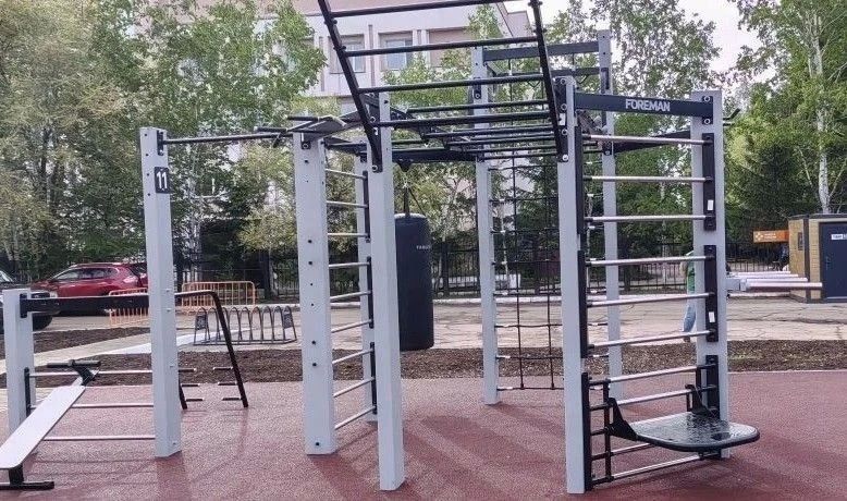 В Биробиджане открыли новую спортивную площадку в центре города В Биробиджане открыли новую спортивную площадку в центре города