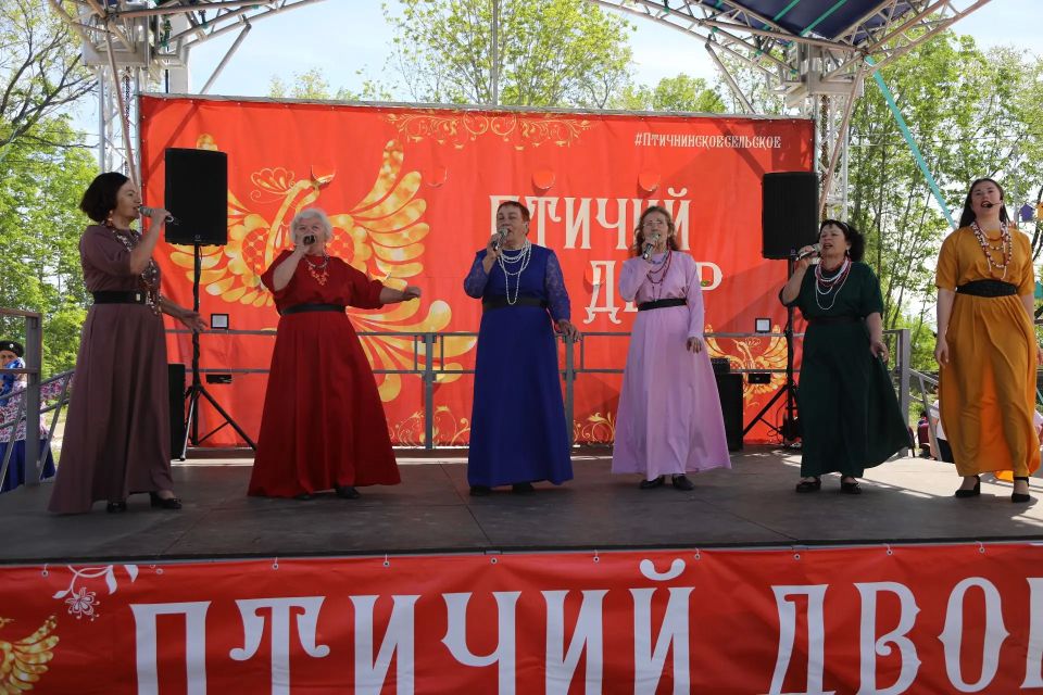 Депутаты поздравили жителей Птичника с Днем рождения села Депутаты поздравили жителей Птичника с Днем рождения села