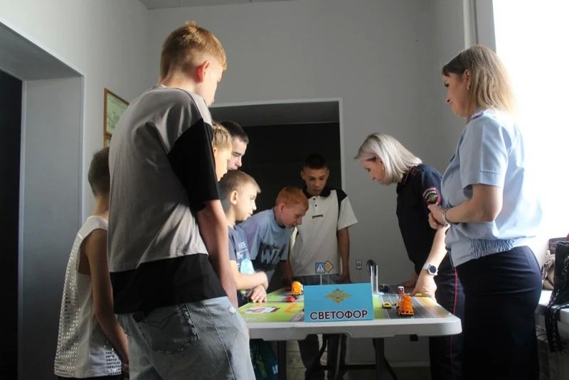 В День защиты детей полицейские посетили подшефные детские дома и приняли участие в праздничных мероприятиях В День защиты детей полицейские посетили подшефные детские дома и приняли участие в праздничных мероприятиях