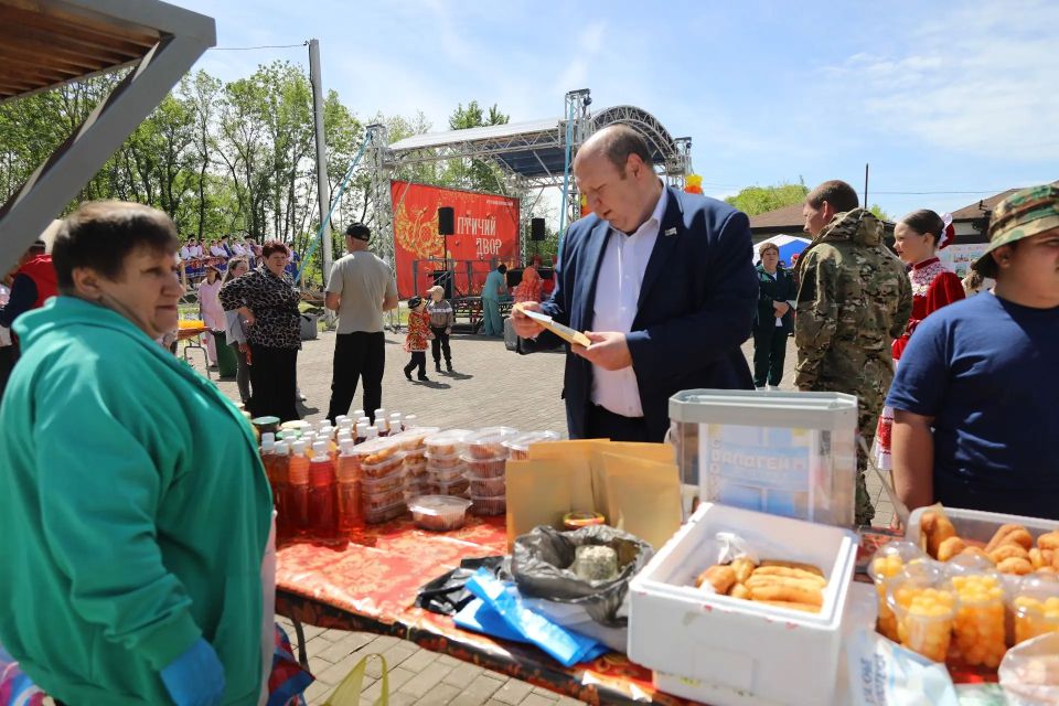 Депутаты поздравили жителей Птичника с Днем рождения села Депутаты поздравили жителей Птичника с Днем рождения села