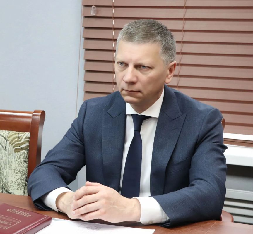 Сегодня, 2 июня, прокурор Еврейской автономной области Дмитрий Седых провел личный приём предпринимателей, в котором принял участие Уполномоченный по защите прав предпринимателей в ЕАО Вячеслав Пастухов Сегодня, 2 июня, прокурор Еврейской автономной области Дмитрий Седых провел личный приём предпринимателей, в котором принял участие Уполномоченный по защите прав предпринимателей в ЕАО Вячеслав Пастухов