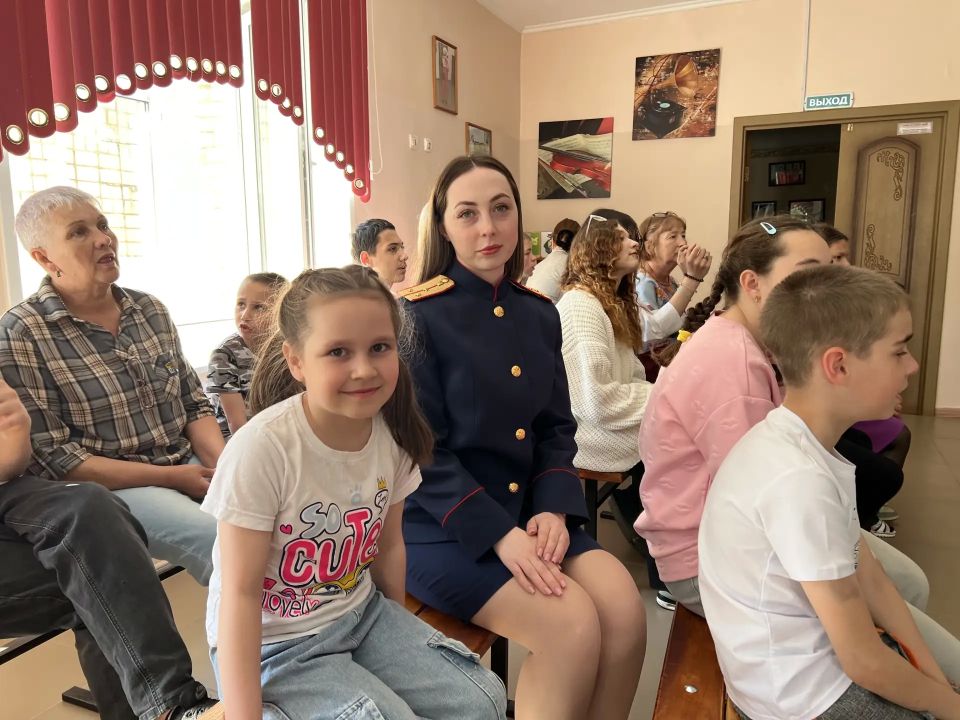 Сотрудники следственного управления поздравили воспитанников подшефных детских учреждений с Международным днем защиты детей Сотрудники следственного управления поздравили воспитанников подшефных детских учреждений с Международным днем защиты детей