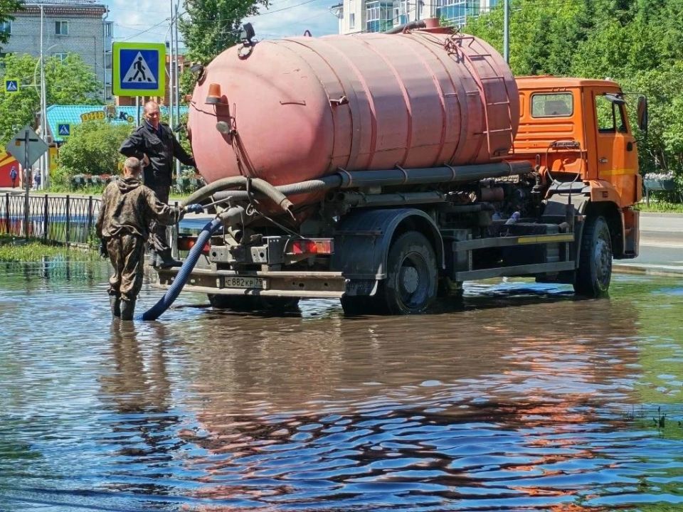 В Биробиджане начались работы по откачке дождевой воды В Биробиджане начались работы по откачке дождевой воды