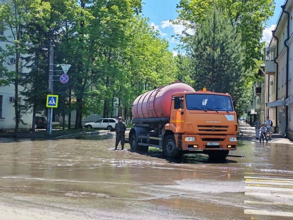 В Биробиджане начались работы по откачке дождевой воды В Биробиджане начались работы по откачке дождевой воды