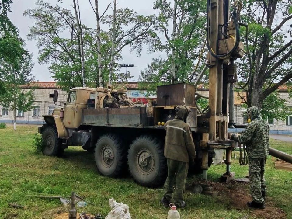 Подрядчик готовит площадку под строительство школы №10 в Биробиджане Подрядчик готовит площадку под строительство школы №10 в Биробиджане