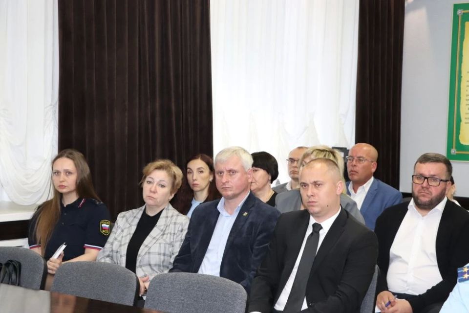 Сегодня, 9 июня 2026 года, прокурором Еврейской автономной области Дмитрием Седых проведено межведомственное совещание по вопросам исполнения судебных решений, вынесенных по искам прокуроров в различных сферах правоотношений Сегодня, 9 июня 2026 года, прокурором Еврейской автономной области Дмитрием Седых проведено межведомственное совещание по вопросам исполнения судебных решений, вынесенных по искам прокуроров в различных сферах правоотношений