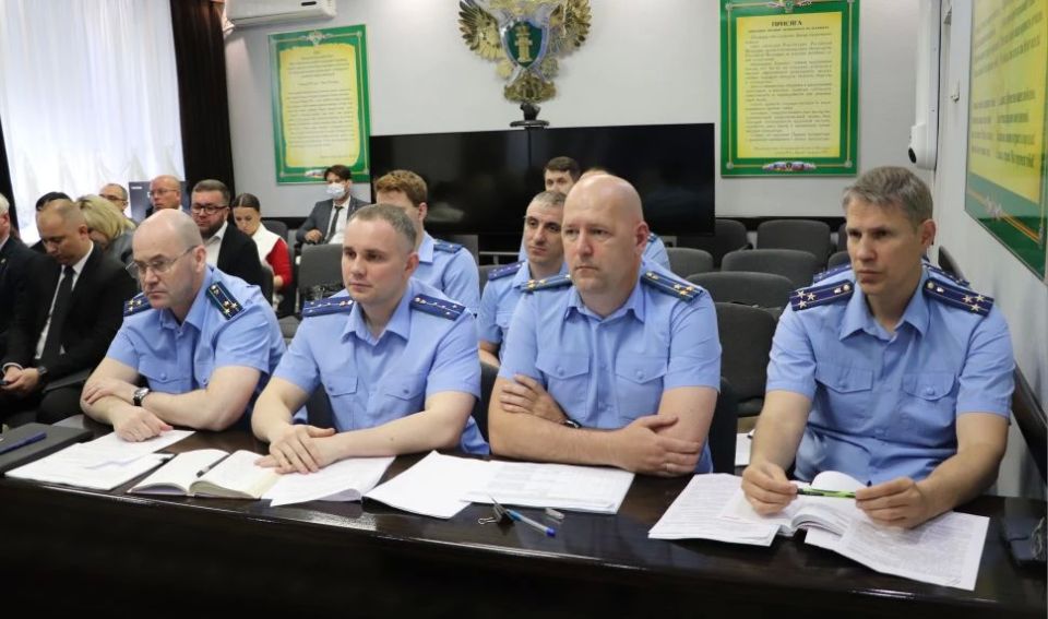 Сегодня, 9 июня 2026 года, прокурором Еврейской автономной области Дмитрием Седых проведено межведомственное совещание по вопросам исполнения судебных решений, вынесенных по искам прокуроров в различных сферах правоотношений Сегодня, 9 июня 2026 года, прокурором Еврейской автономной области Дмитрием Седых проведено межведомственное совещание по вопросам исполнения судебных решений, вынесенных по искам прокуроров в различных сферах правоотношений