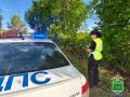 Инспекторы ДПС работают на месте дорожно-транспортного происшествия