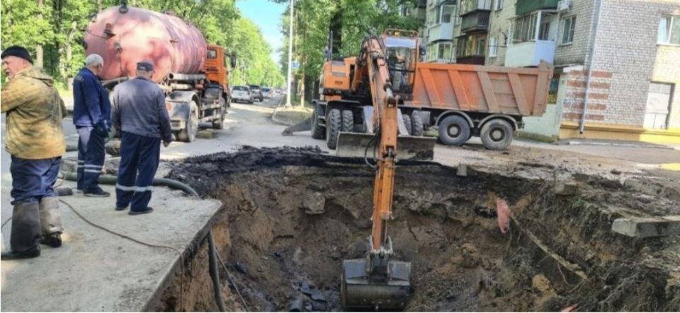 Сегодня, 9 июня 2026 года, прокурор Еврейской автономной области Дмитрий Седых провел тематический прием граждан по вопросам борьбы с преступлениями в сфере информационных технологий Сегодня, 9 июня 2026 года, прокурор Еврейской автономной области Дмитрий Седых провел тематический прием граждан по вопросам борьбы с преступлениями в сфере информационных технологий