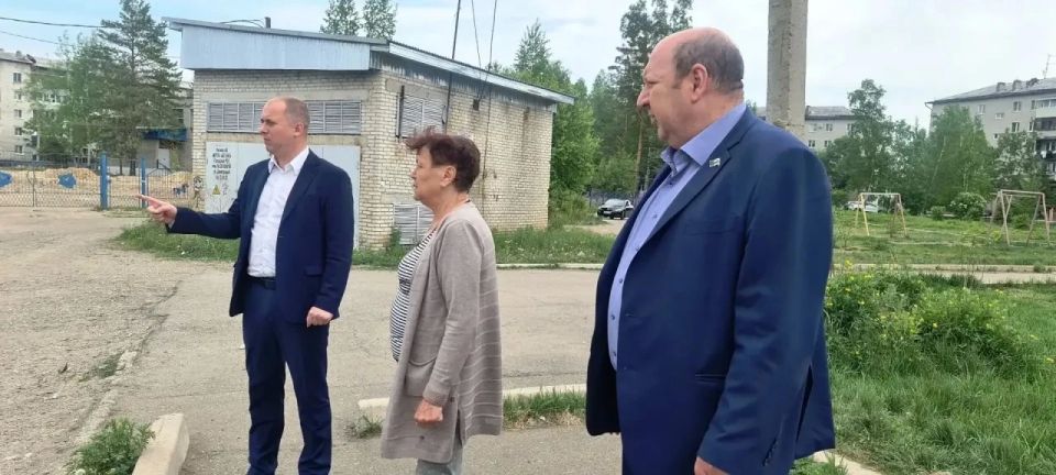 Дети используют щиток в качестве розетки в Биробиджане-2