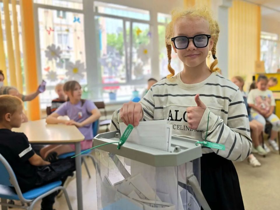 Юные избиратели Биробиджана выбрали самый значимый памятник города Юные избиратели Биробиджана выбрали самый значимый памятник города