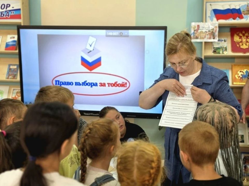 Юные избиратели Биробиджана выбрали самый значимый памятник города Юные избиратели Биробиджана выбрали самый значимый памятник города