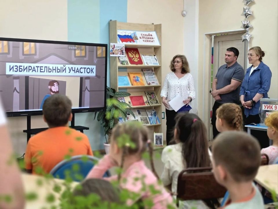 Юные избиратели Биробиджана выбрали самый значимый памятник города Юные избиратели Биробиджана выбрали самый значимый памятник города