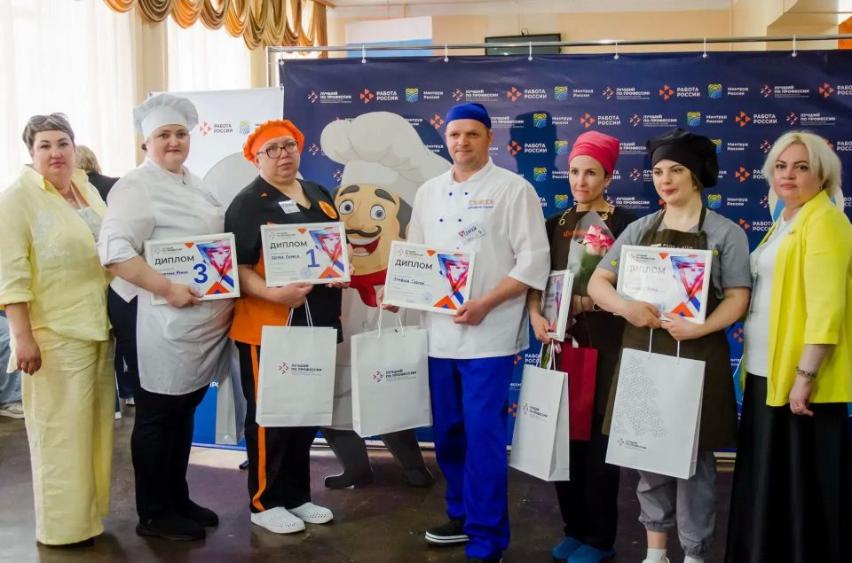 В ЕАО завершился региональный этап Всероссийского конкурса профессионального мастерства «Лучший по профессии» в номинациях «Повар» и «Швея» В ЕАО завершился региональный этап Всероссийского конкурса профессионального мастерства «Лучший по профессии» в номинациях «Повар» и «Швея»