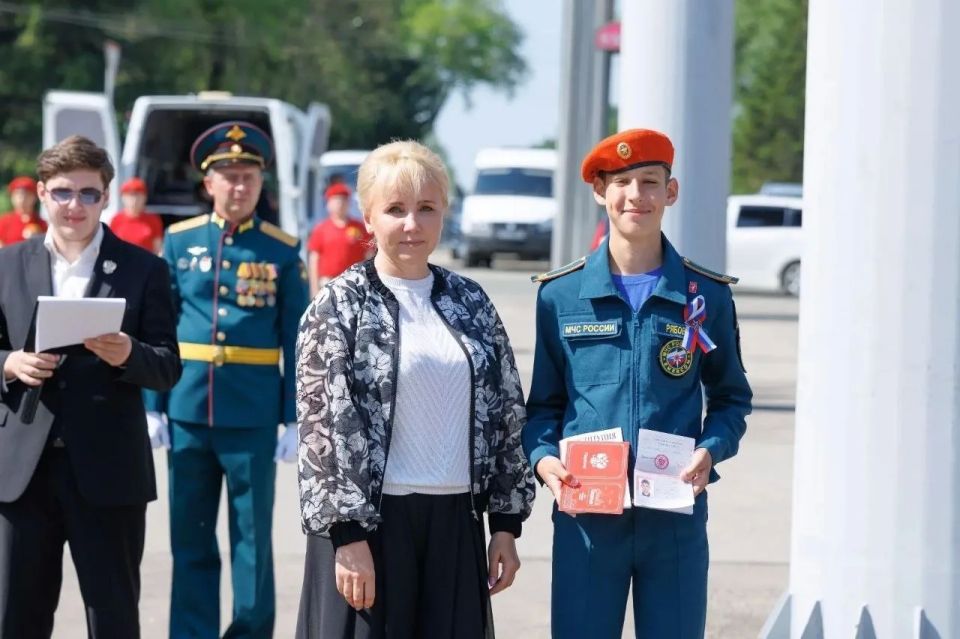 Сегодня мы отмечаем один из самых главных государственных праздников — День России Сегодня мы отмечаем один из самых главных государственных праздников — День России