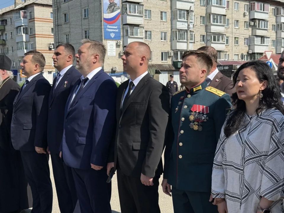 Сегодня мы отмечаем один из самых главных государственных праздников — День России Сегодня мы отмечаем один из самых главных государственных праздников — День России