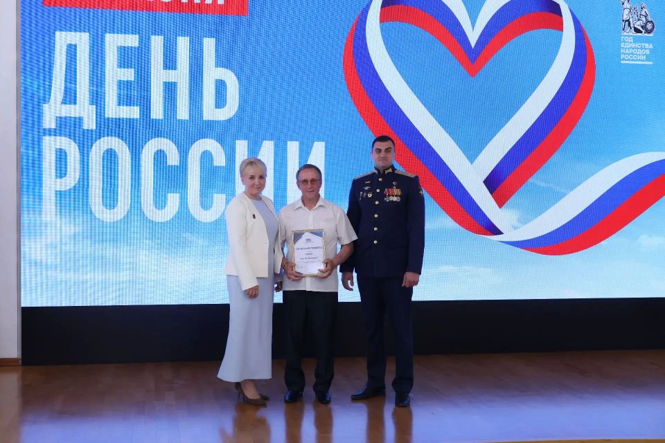 Мария Костюк: В День России мы также вручили федеральные и региональные награды выдающимся жителям ЕАО — военным, медицинским работникам, воспитателям, огнеборцам, железнодорожникам Мария Костюк: В День России мы также вручили федеральные и региональные награды выдающимся жителям ЕАО — военным, медицинским работникам, воспитателям, огнеборцам, железнодорожникам