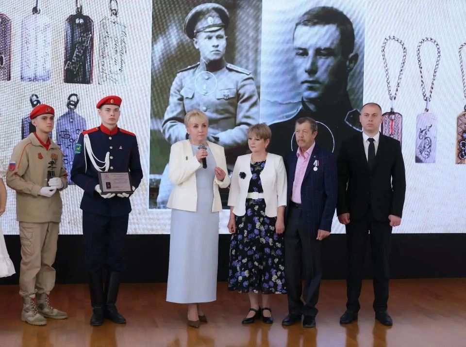 Семьям защитников передали памятные медальоны в ЕАО Семьям защитников передали памятные медальоны в ЕАО