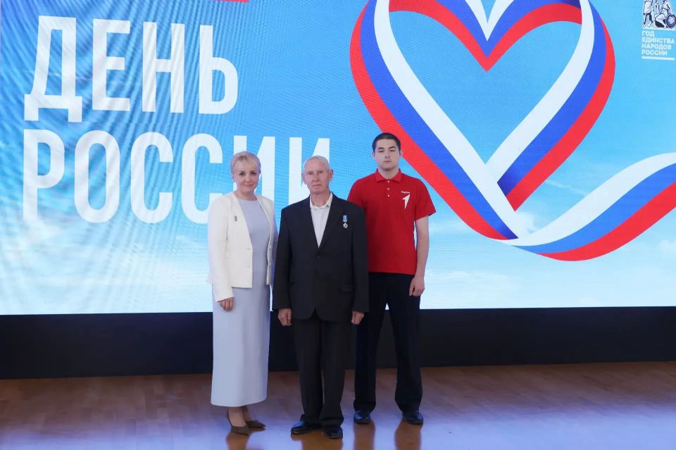 Мария Костюк: В День России мы также вручили федеральные и региональные награды выдающимся жителям ЕАО — военным, медицинским работникам, воспитателям, огнеборцам, железнодорожникам Мария Костюк: В День России мы также вручили федеральные и региональные награды выдающимся жителям ЕАО — военным, медицинским работникам, воспитателям, огнеборцам, железнодорожникам