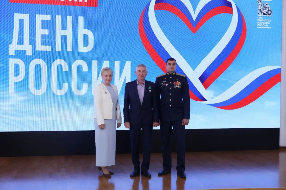 Мария Костюк: В День России мы также вручили федеральные и региональные награды выдающимся жителям ЕАО — военным, медицинским работникам, воспитателям, огнеборцам, железнодорожникам Мария Костюк: В День России мы также вручили федеральные и региональные награды выдающимся жителям ЕАО — военным, медицинским работникам, воспитателям, огнеборцам, железнодорожникам