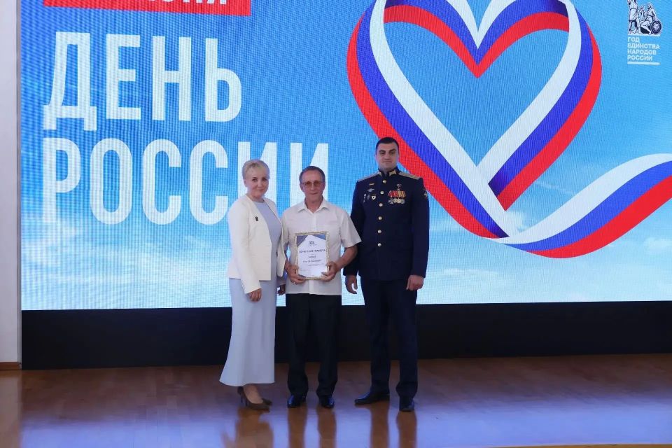 В День России губернатор ЕАО Мария Костюк вручила государственные и региональные награды В День России губернатор ЕАО Мария Костюк вручила государственные и региональные награды