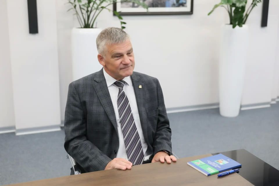Мария Костюк: На встрече с доктором медицинских наук, профессором, председателем «Российского общества первой помощи» Леонидом Игоревичем Дежурным и депутатом Госдумы Бадмой Николаевичем Башанкаевым обсудили, как обучать... Мария Костюк: На встрече с доктором медицинских наук, профессором, председателем «Российского общества первой помощи» Леонидом Игоревичем Дежурным и депутатом Госдумы Бадмой Николаевичем Башанкаевым обсудили, как обучать...