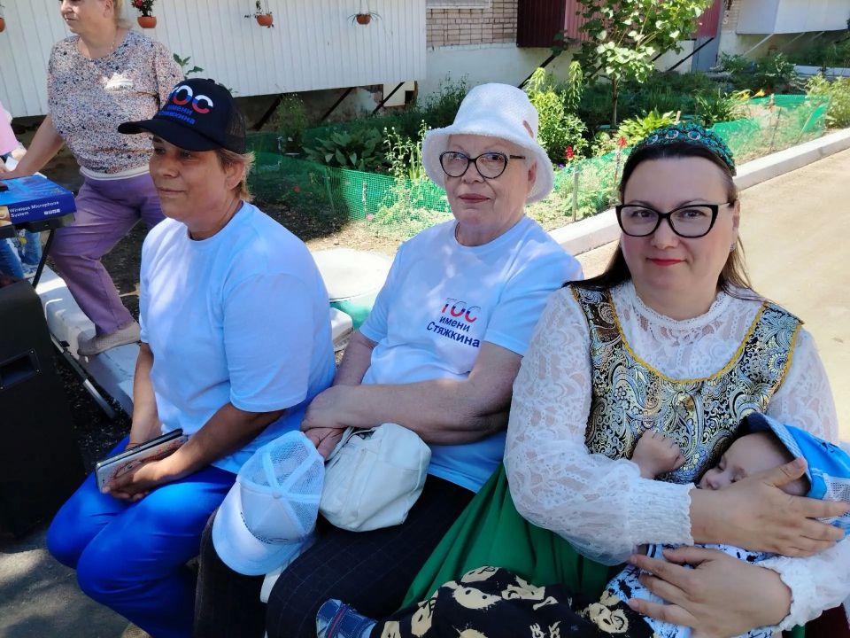 В Биробиджане прошли праздники по случаю Дня соседа В Биробиджане прошли праздники по случаю Дня соседа