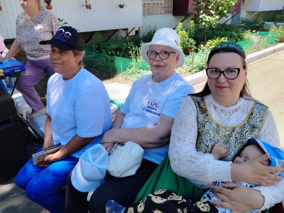 В Биробиджане прошли праздники по случаю Дня соседа В Биробиджане прошли праздники по случаю Дня соседа