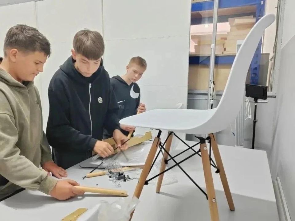 Школьники знакомятся с миром профессий в Биробиджане Школьники знакомятся с миром профессий в Биробиджане
